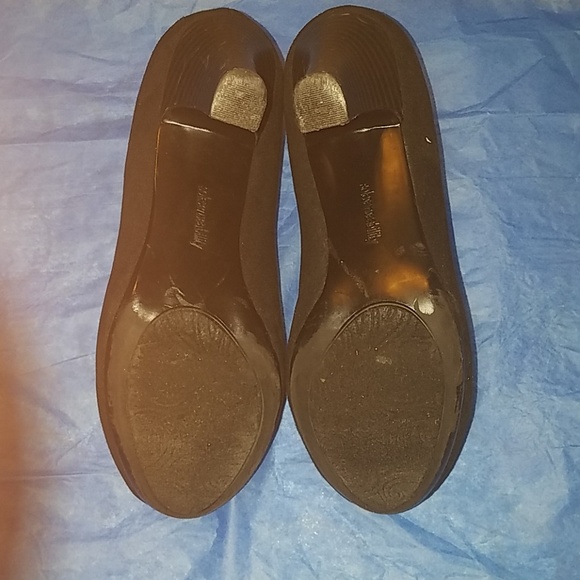 Loved COMFY black slip on booties. - Picture 3 of 7